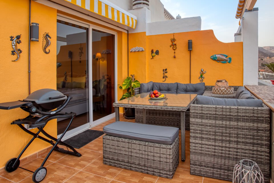 Apartamentos Monseñor, Playa del Cura - terrace and seating set and bbq