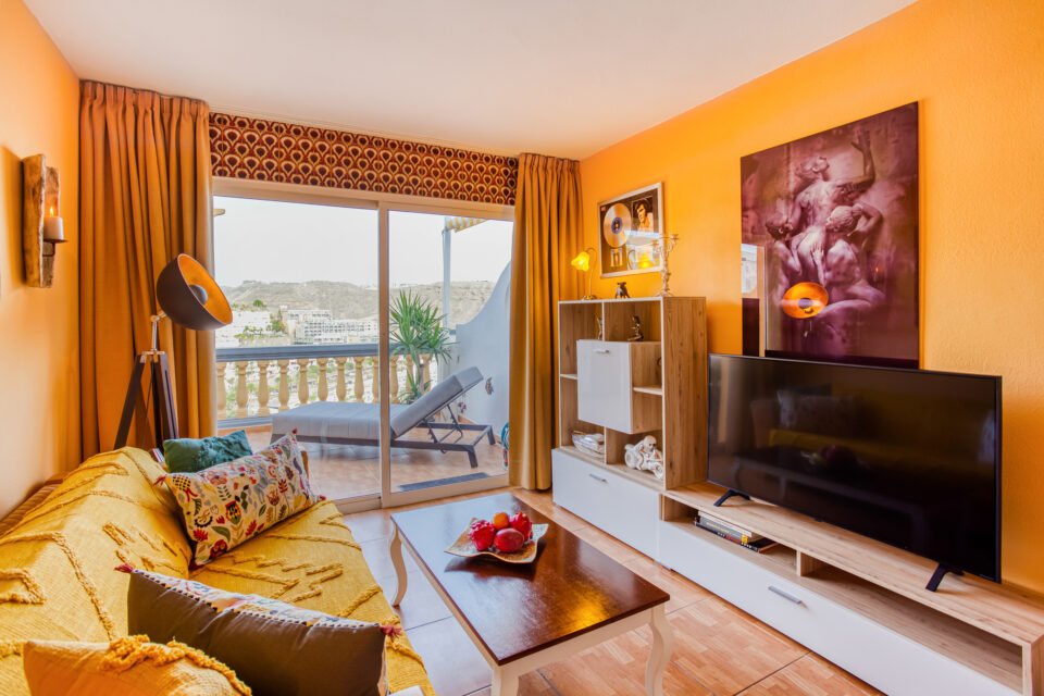 Apartamentos Monseñor, Playa del Cura tv set and lounge