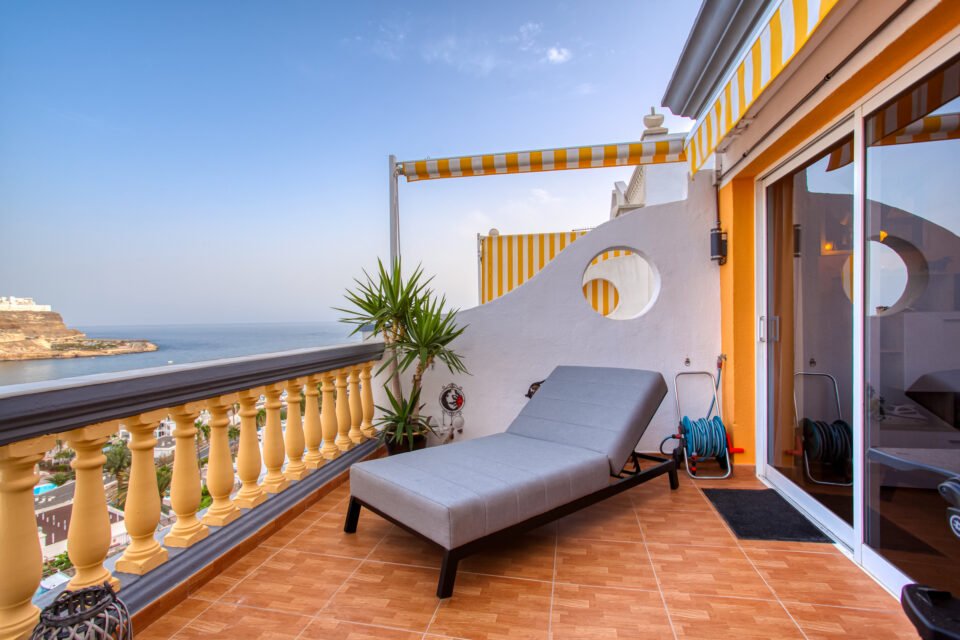 Apartamentos Monseñor, Playa del Cura - terrace view to the ocean with a sunbed